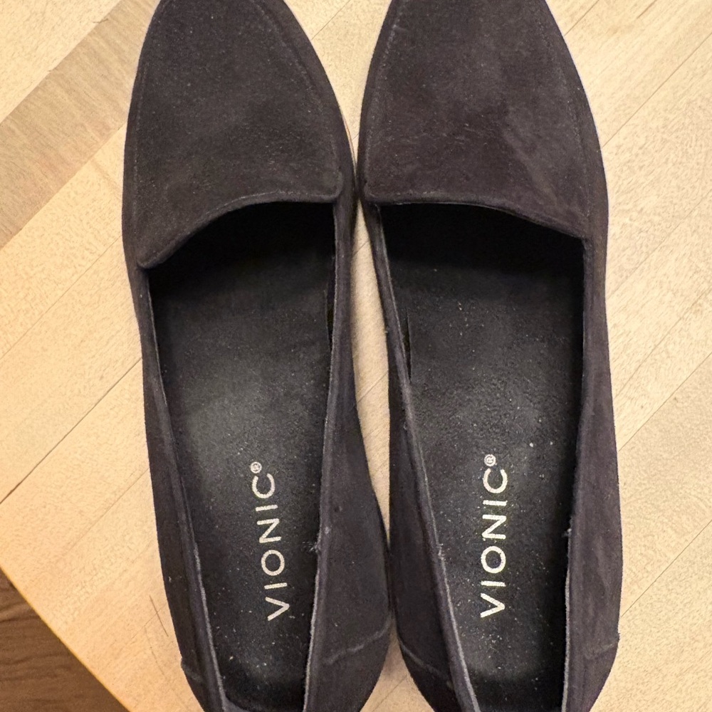 Vionic Women's Classic Black Loafers